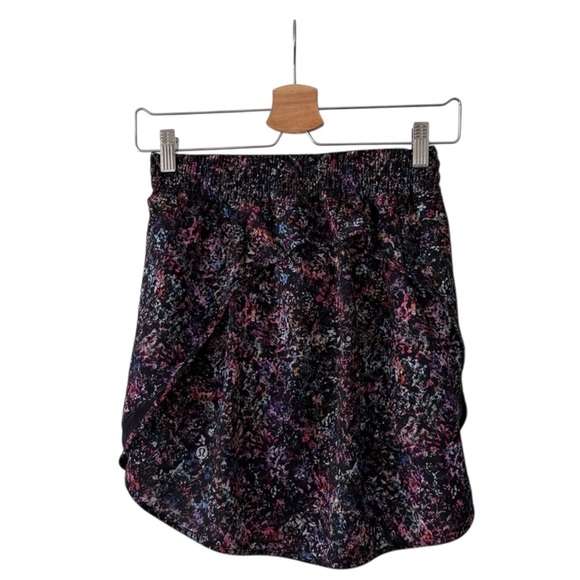 NEW Lululemon Hotty Hot High Rise Skirt Skort Size 4 Black Purple Multicolor - Picture 2 of 5